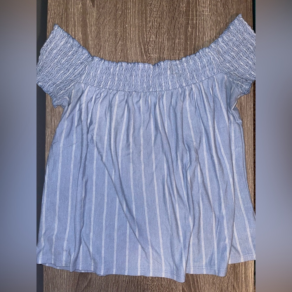Off the shoulder American Eagle top. Size small